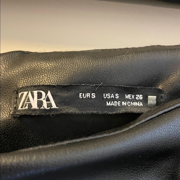 Zara Black Vegan “Leather” Mini Skort Buckle Details - Picture 3 of 8